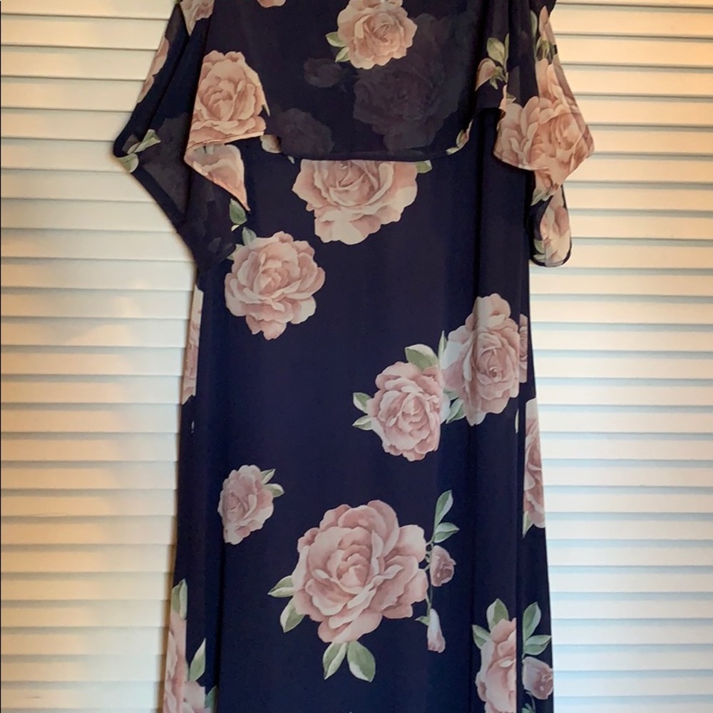 Lulu’s Gorgeous dress - So Pretty! Long dress, excellent condition! - Picture 10 of 16